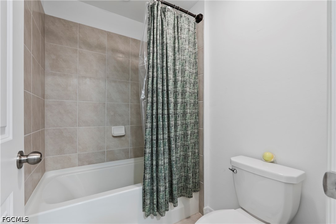 5 Bed SingleFamilyResidence for Sale in Savanna Lakes, FL — photo 25