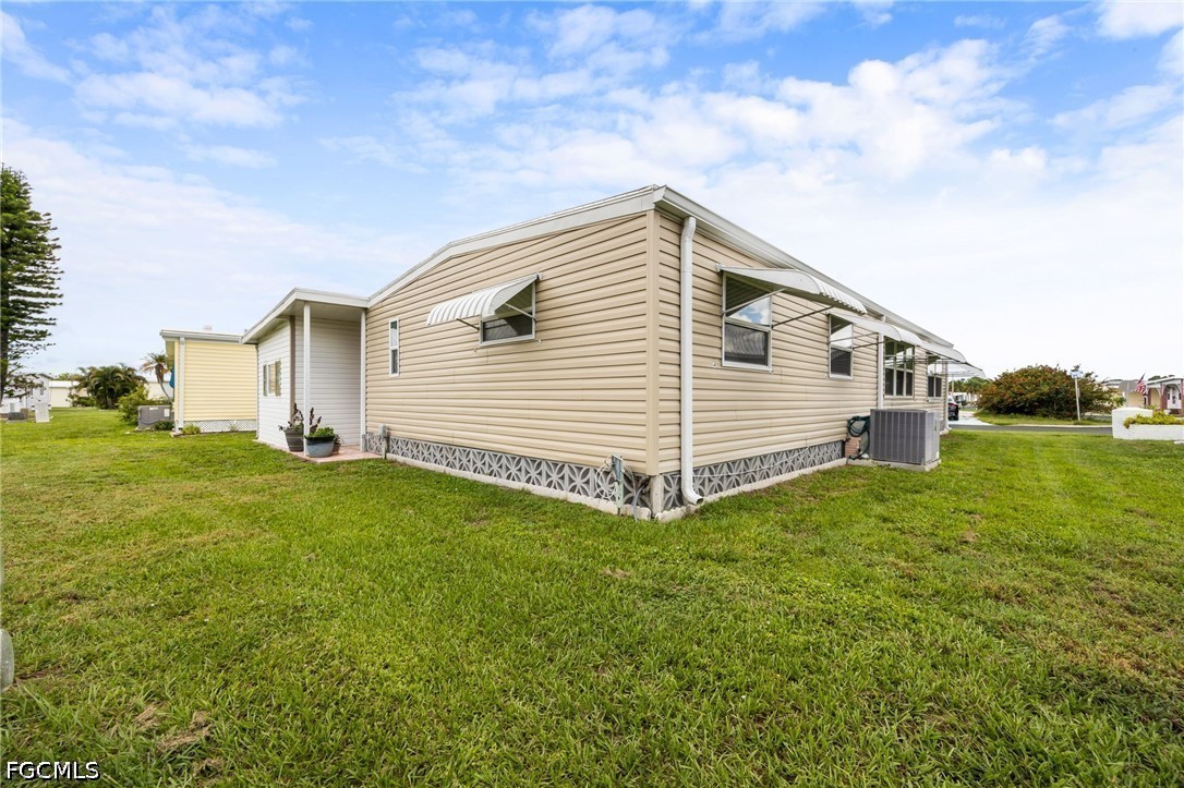 2 Bed ManufacturedHome for Sale in North Fort Myers, FL — photo 25