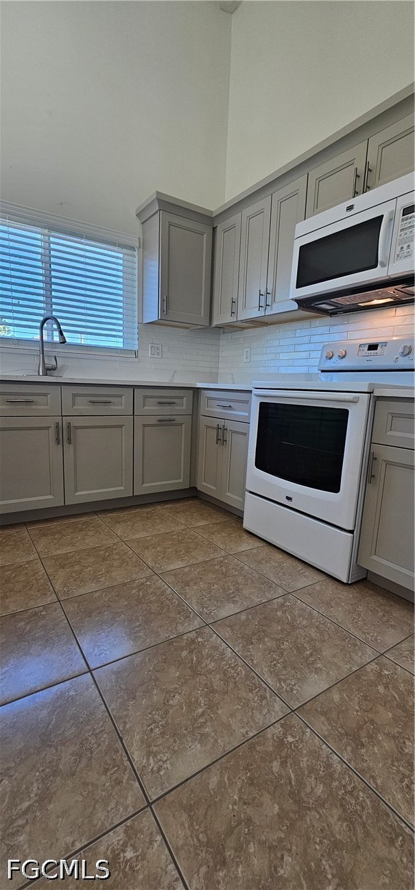 3 Bed Waterfront Home for Sale in Cape Coral, photo 25