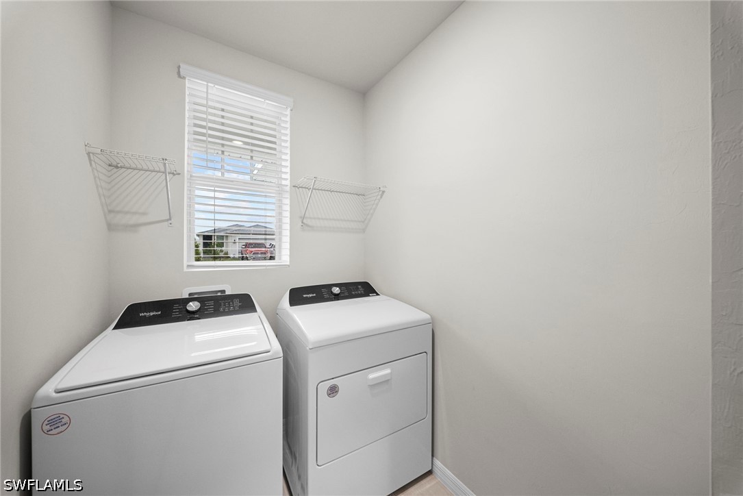 3 Bed SingleFamilyResidence for Sale in Crescent Lakes, photo 25