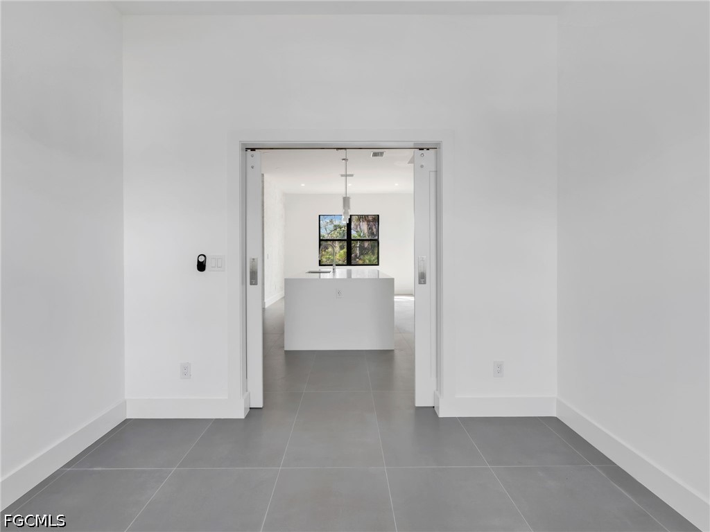 3 Bed SingleFamilyResidence for Sale in East Englewood, photo 25