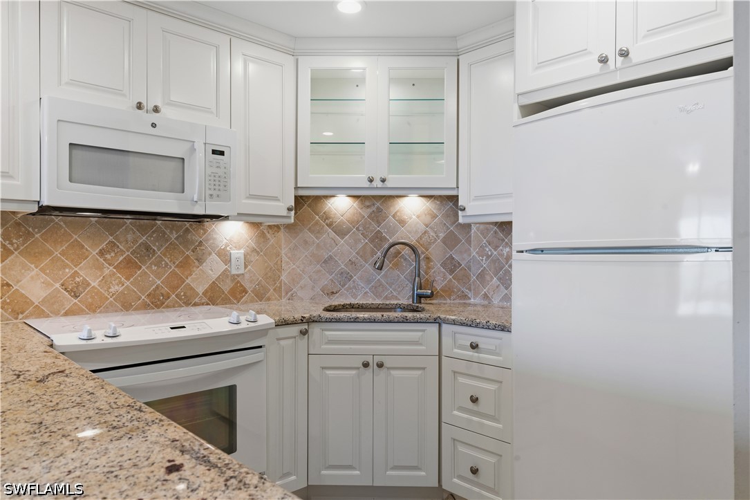 2 Bed Pool Home for Sale in Vanderbilt Towers, photo 25