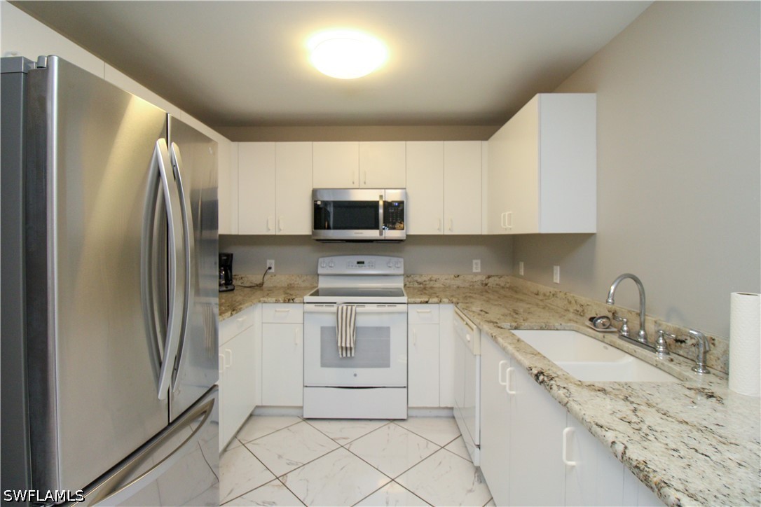 3 Bed Condominium for Sale in Vanderbilt Villas, photo 25