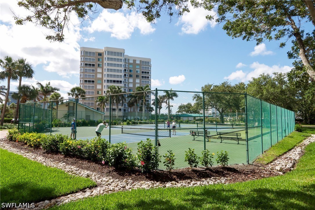 1 Bed Waterfront Home for Sale in Naples, photo 25