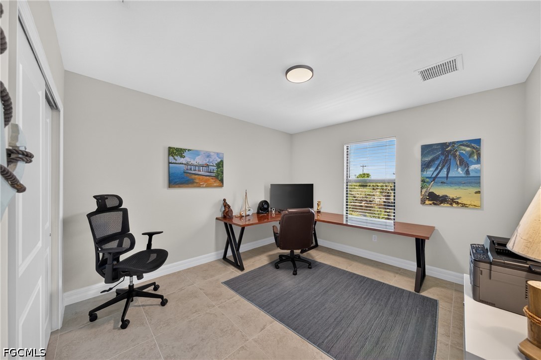 3 Bed Pool Home for Sale in Cape Coral, photo 25