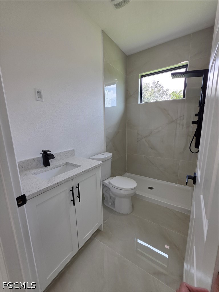 3 Bed SingleFamilyResidence for Sale in Lehigh Acres, photo 25