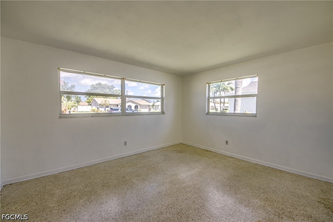 2 Bed SingleFamilyResidence for Sale in Cape Coral, photo 25