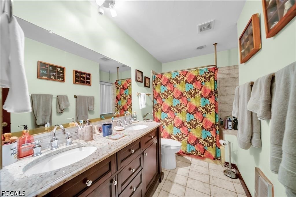 5 Bed SingleFamilyResidence for Sale in North Fort Myers, photo 25