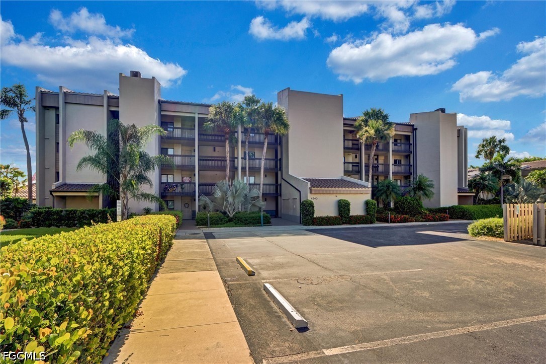 1 Bed Waterfront Home for Sale in Fort Myers, photo 25