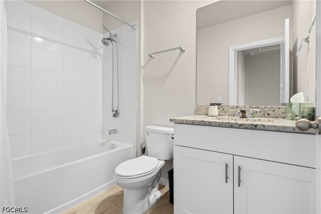 3 Bed SingleFamilyResidence for Sale in Crescent Lakes, photo 25