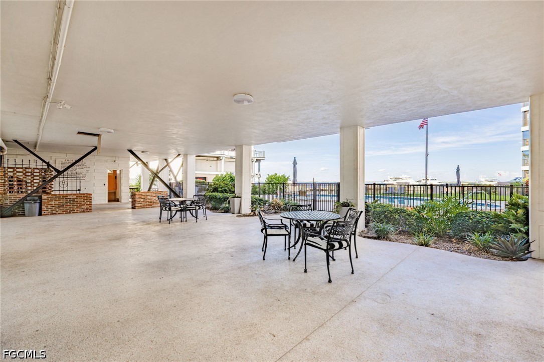 1 Bed Waterfront Home for Sale in Fort Myers, photo 25