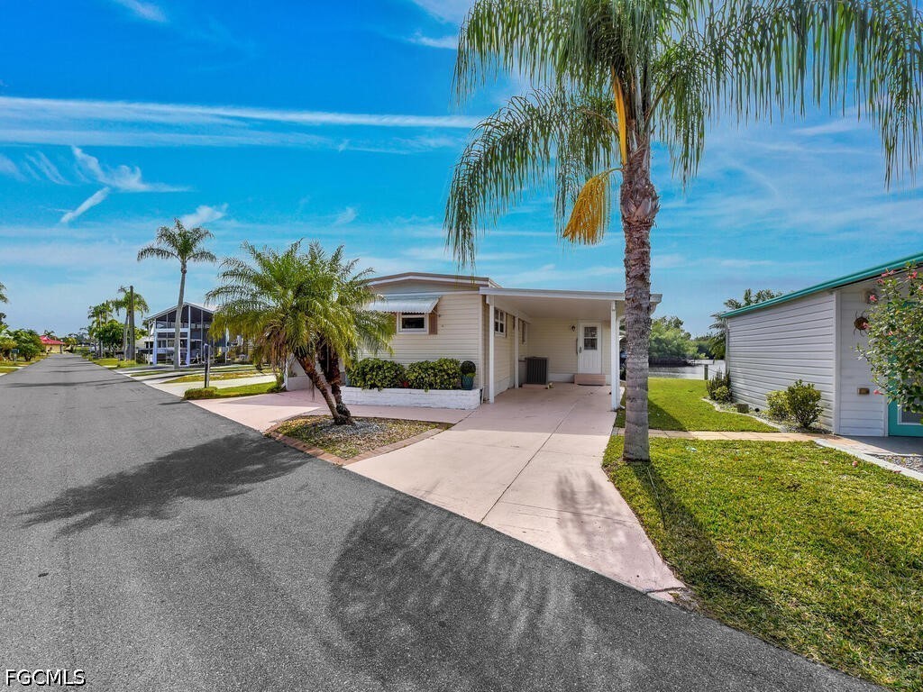 2 Bed Waterfront Home for Sale in Fort Myers, photo 25