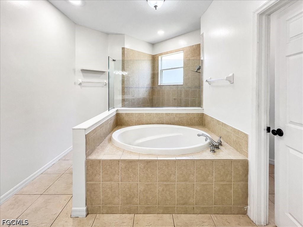 6 Bed SingleFamilyResidence for Sale in Stoneybrook, photo 25
