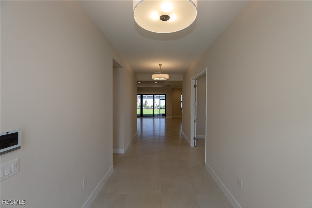 3 Bed SingleFamilyResidence for Sale in Valencia Harbor, FL — photo 26