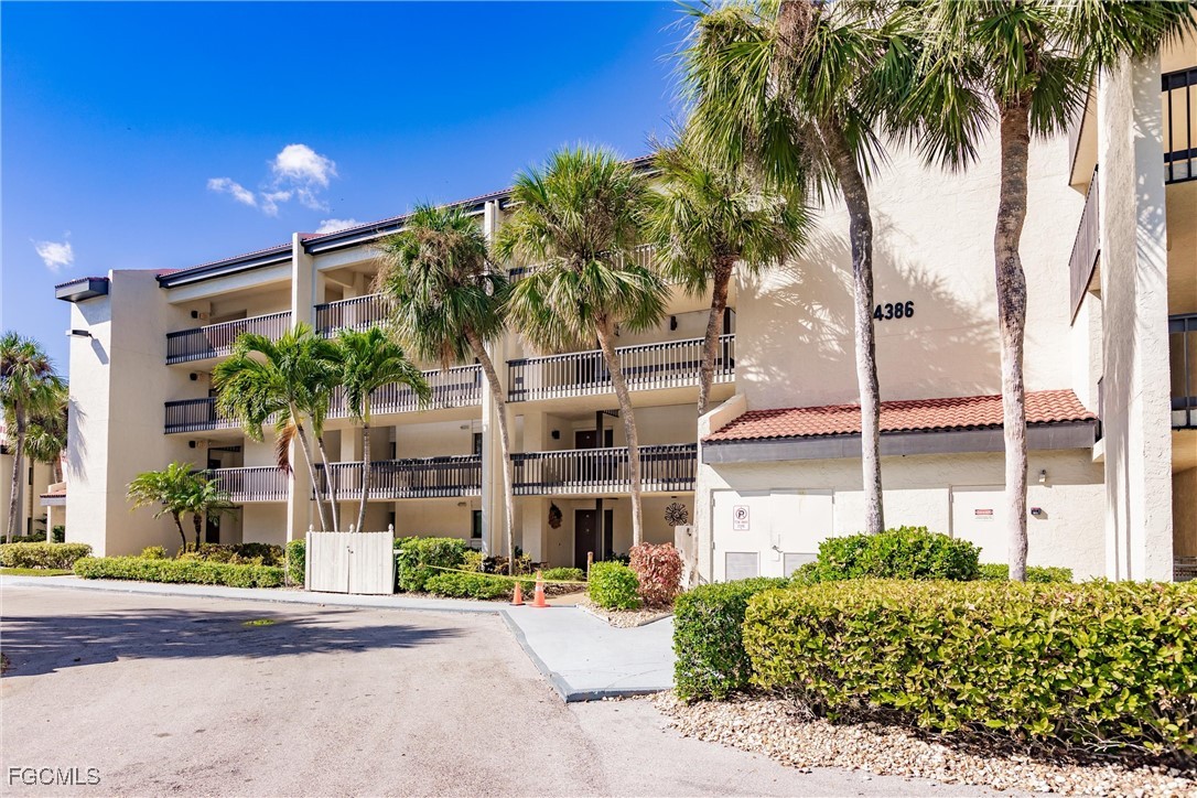 2 Bed Waterfront Home for Sale in Fort Myers, photo 26
