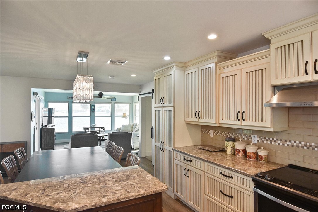 2 Bed Waterfront Home for Sale in Fort Myers, photo 26