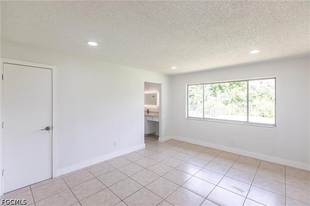 2 Bed SingleFamilyResidence for Sale in Cape Coral, photo 26
