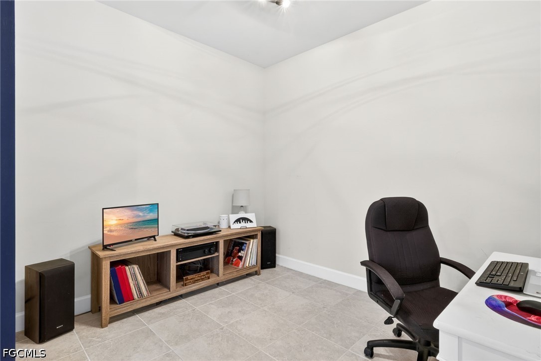 3 Bed SingleFamilyResidence for Sale in Eagle Reserve, FL — photo 26