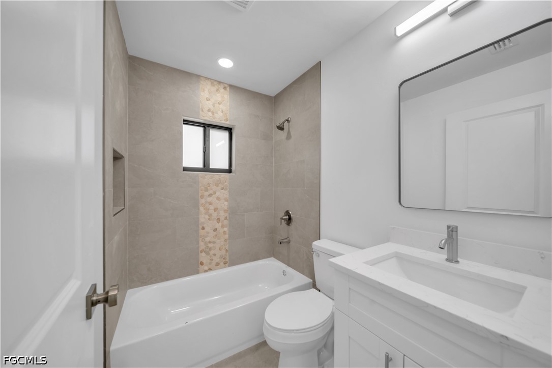 3 Bed SingleFamilyResidence for Sale in Lehigh Acres, photo 26