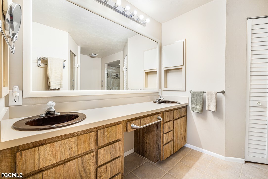 2 Bed SingleFamilyResidence for Sale in Fort Myers, photo 26