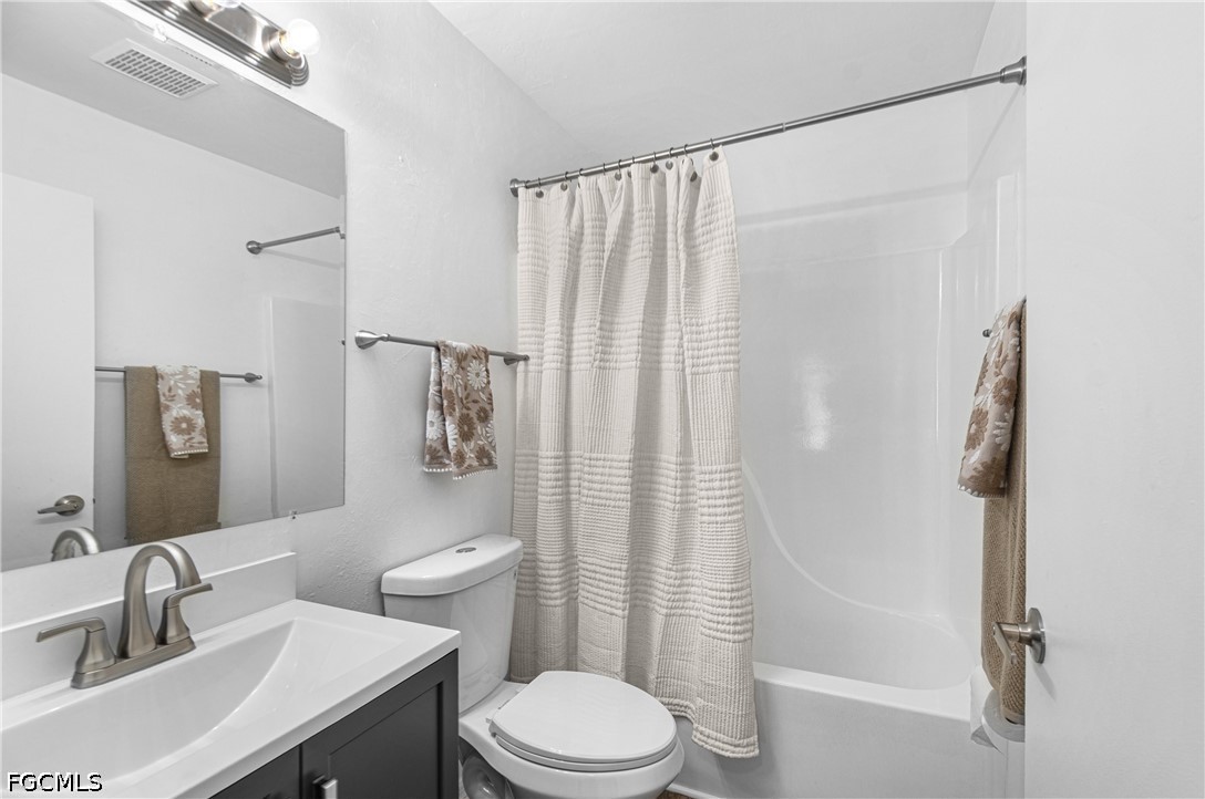 3 Bed SingleFamilyResidence for Sale in Fort Myers, FL — photo 26
