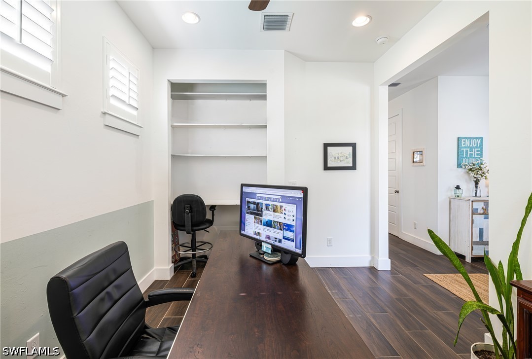 5 Bed SingleFamilyResidence for Sale in Kelly Plaza, FL — photo 26