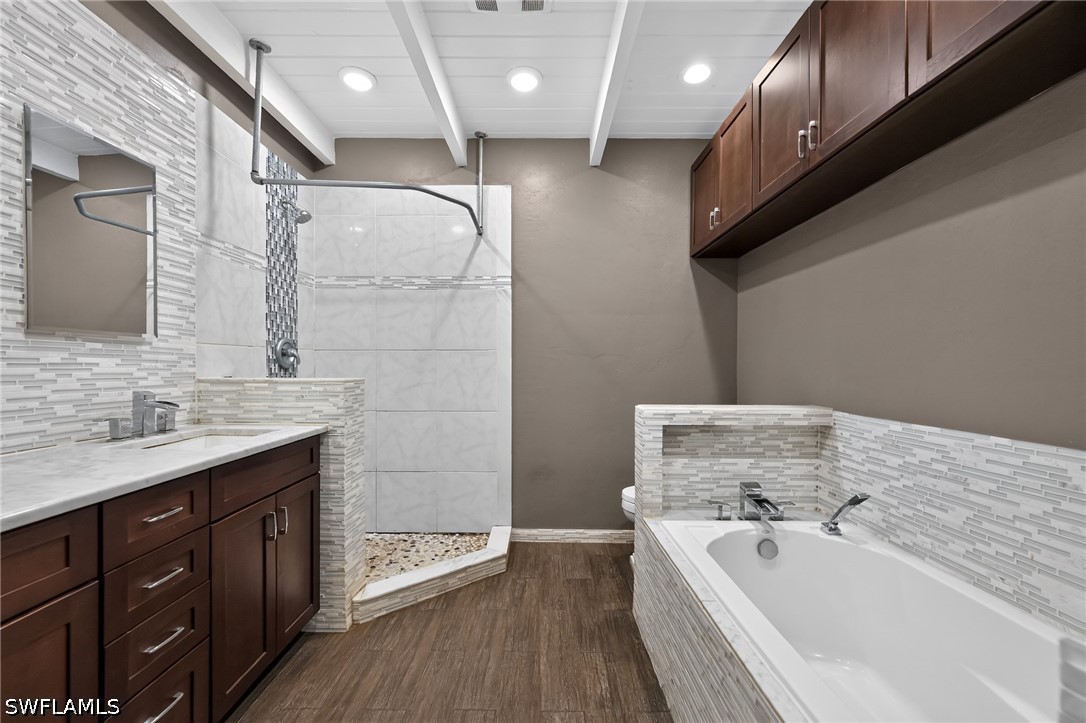 2 Bed SingleFamilyResidence for Sale in Naples, FL, $339,900 — photo 26