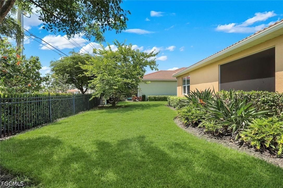 3 Bed SingleFamilyResidence for Sale in Sunset Pointe, FL — photo 26