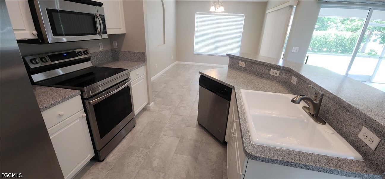 3 Bed SingleFamilyResidence for Sale in Cape Coral, photo 26