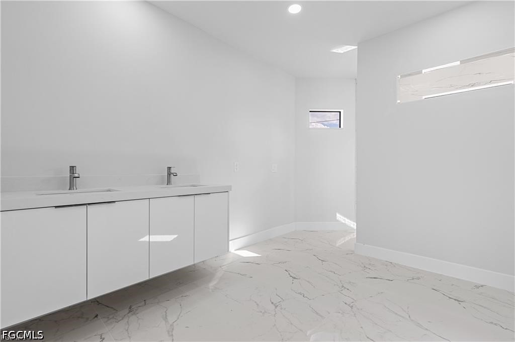 3 Bed SingleFamilyResidence for Sale in Lehigh Acres, photo 26