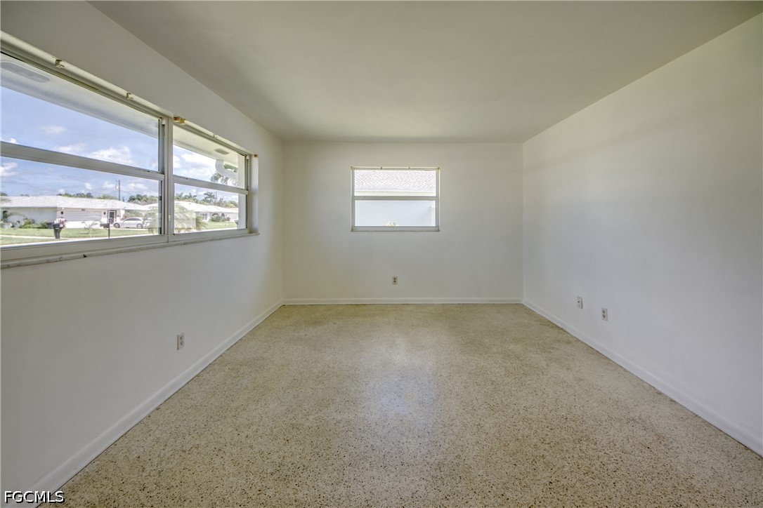 2 Bed SingleFamilyResidence for Sale in Cape Coral, photo 26