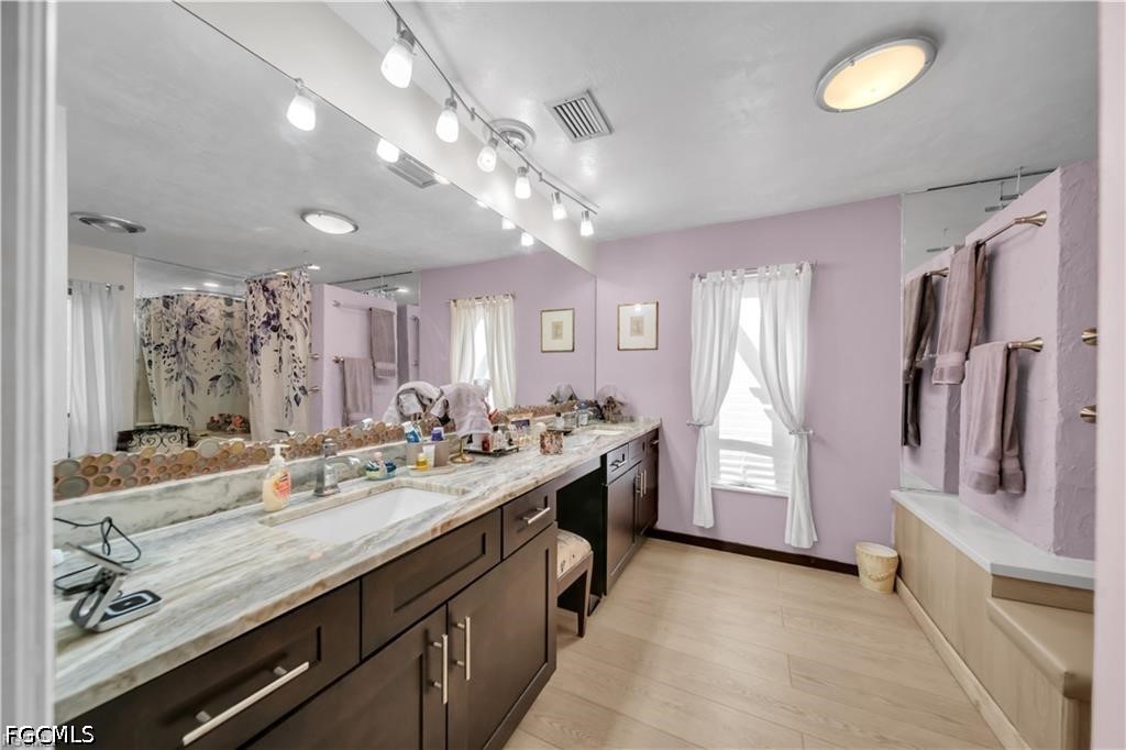 5 Bed SingleFamilyResidence for Sale in North Fort Myers, photo 26