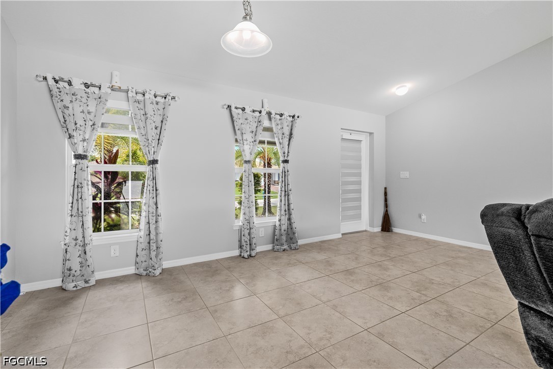 4 Bed SingleFamilyResidence for Sale in Cape Coral, photo 26
