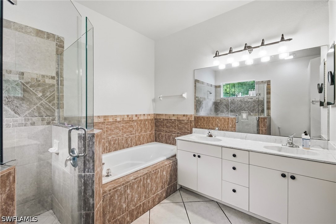 3 Bed Pool Home for Sale in Naples, photo 26