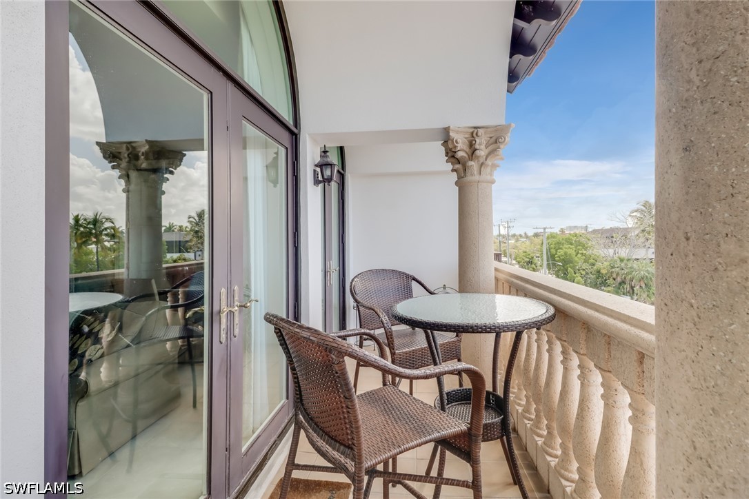 2 Bed Condominium for Sale in Olde Naples, photo 26