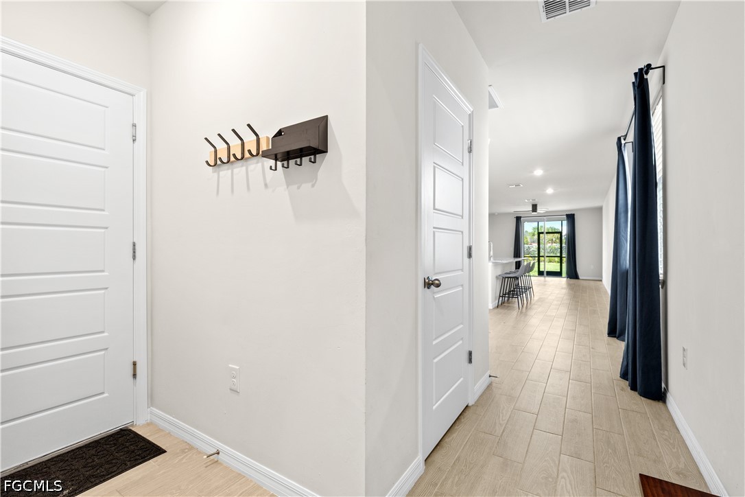 3 Bed SingleFamilyResidence for Sale in Crescent Lakes, photo 26