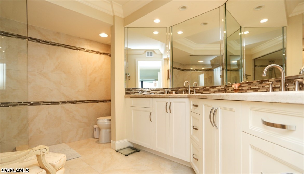 2 Bed Waterfront Home for Sale in Park Shore, photo 26