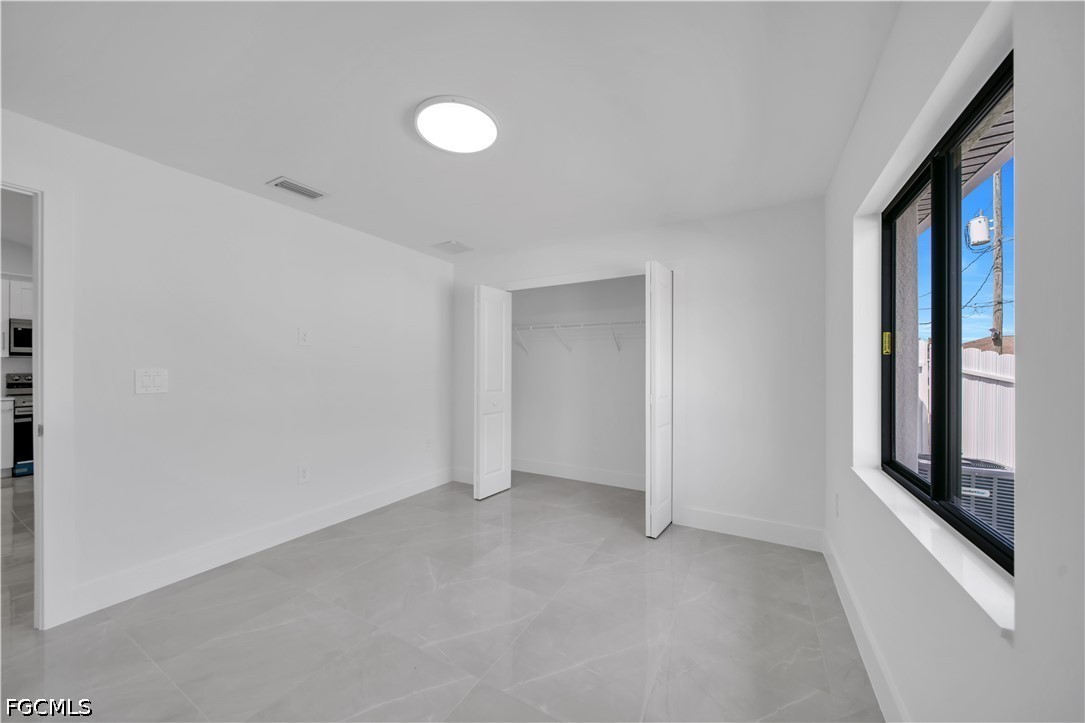 6 Bed Duplex for Sale in Lehigh Estates, photo 26