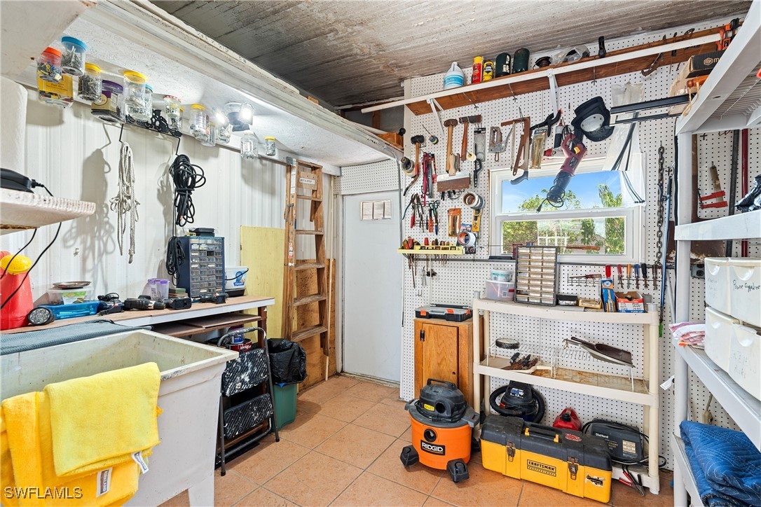 2 Bed ManufacturedHome for Sale in Naples, FL, $210,000 — photo 27