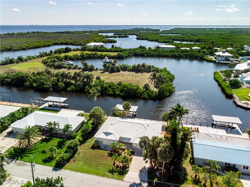 2 Bed Waterfront Home for Sale in Bokeelia, photo 27