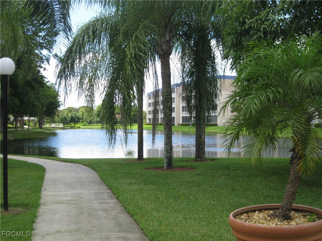 1 Bed Waterfront Home for Sale in Fort Myers, photo 27