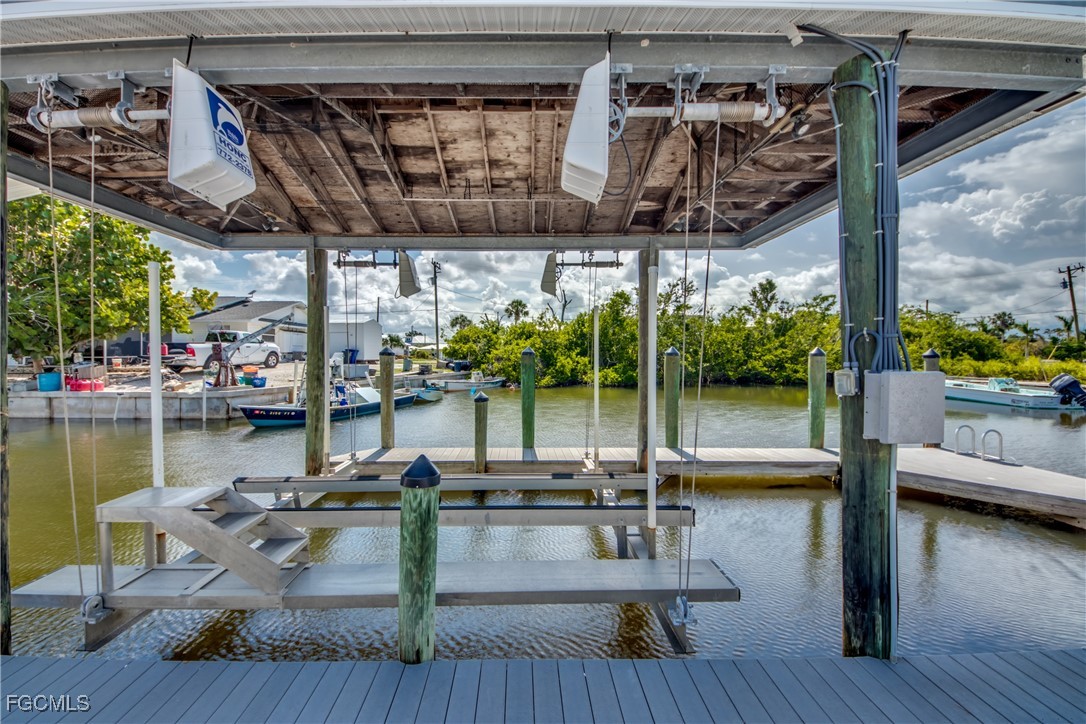 2 Bed Waterfront Home for Sale in Bokeelia, photo 27