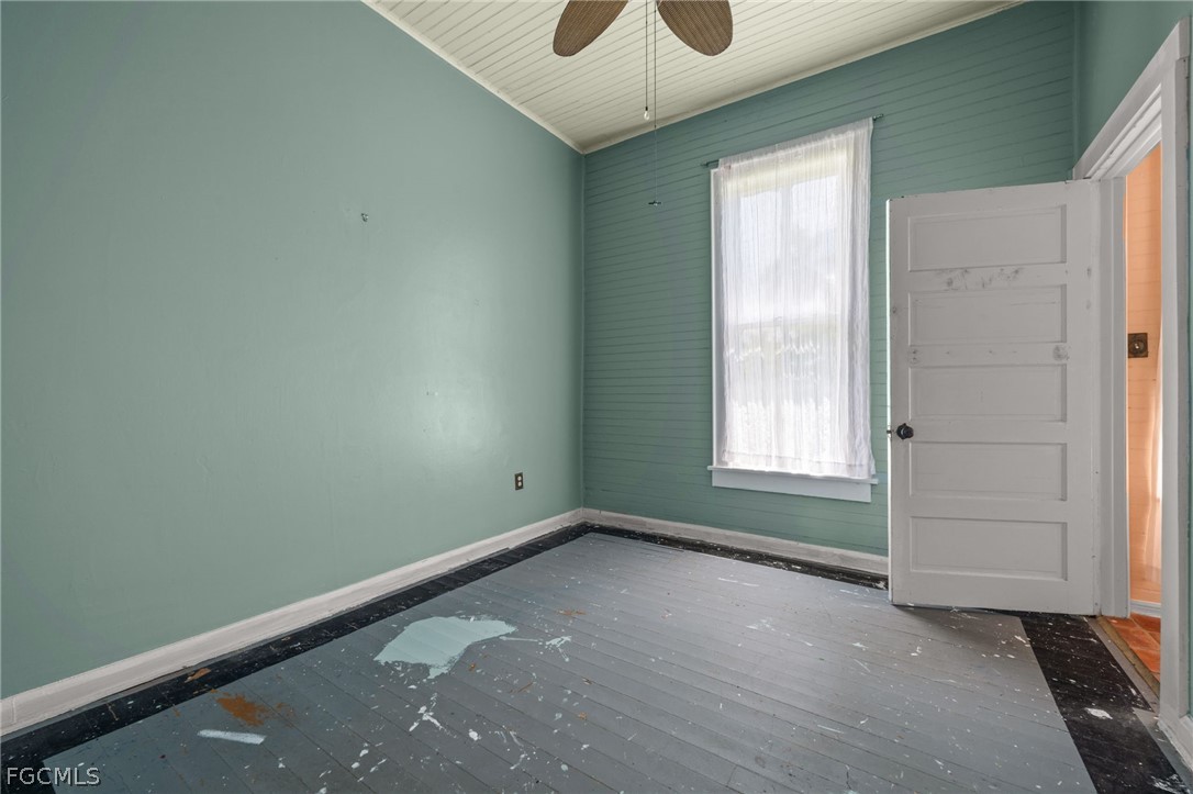 3 Bed SingleFamilyResidence for Sale in Bayshore Park, FL — photo 27
