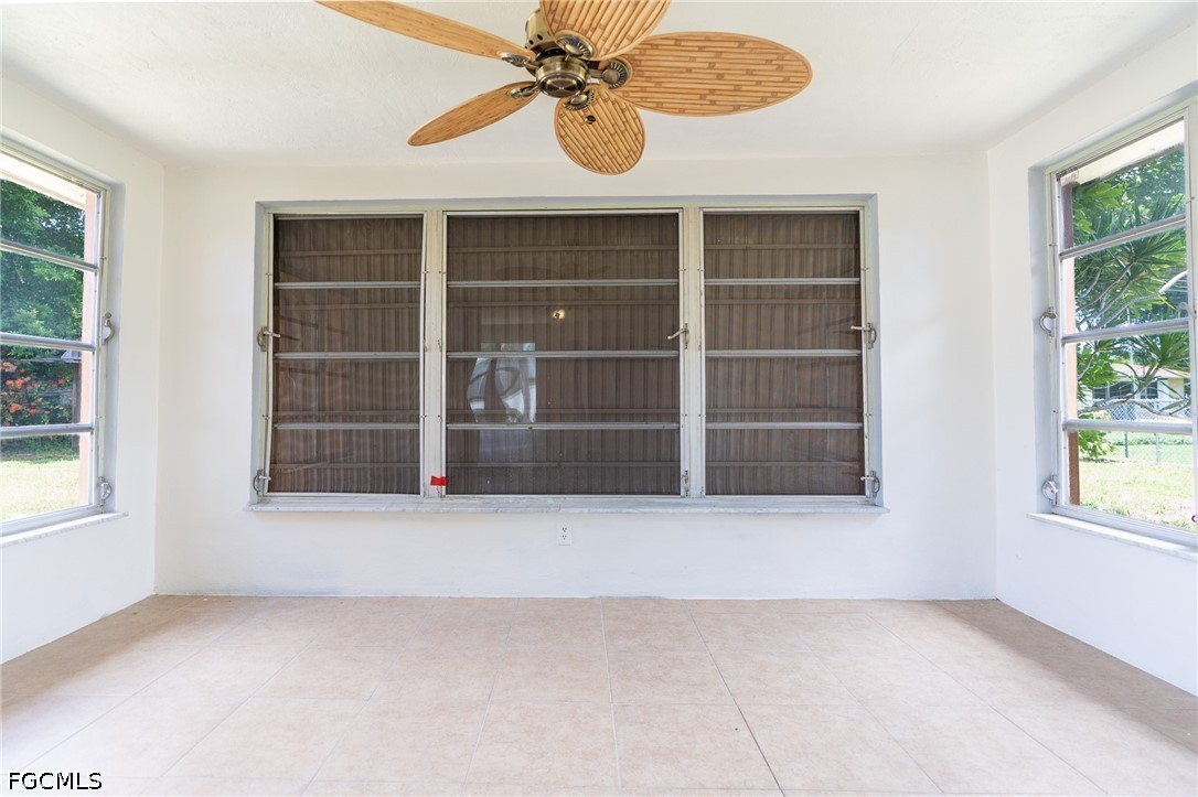 2 Bed SingleFamilyResidence for Sale in Cape Coral, photo 27