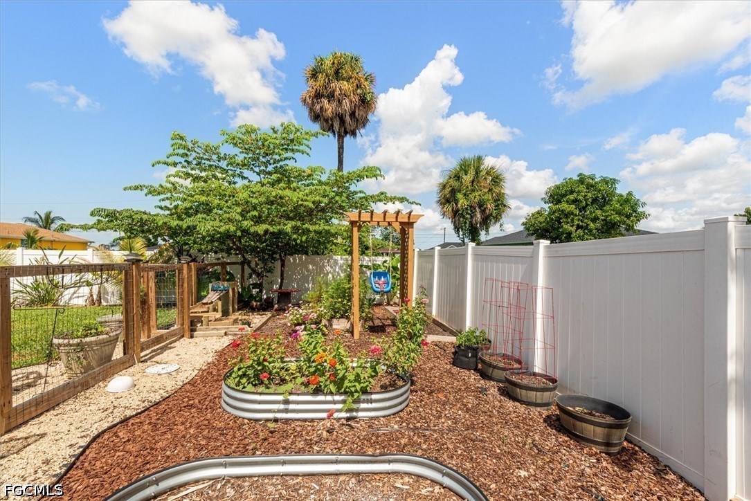 4 Bed SingleFamilyResidence for Sale in Cape Coral, photo 27