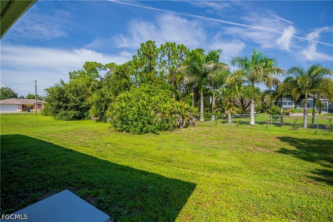 3 Bed SingleFamilyResidence for Sale in Mirror Lakes, FL — photo 27