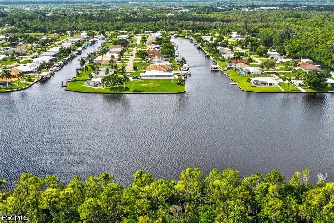 Waterfront Home for Sale in Fort Myers Shores, photo 27
