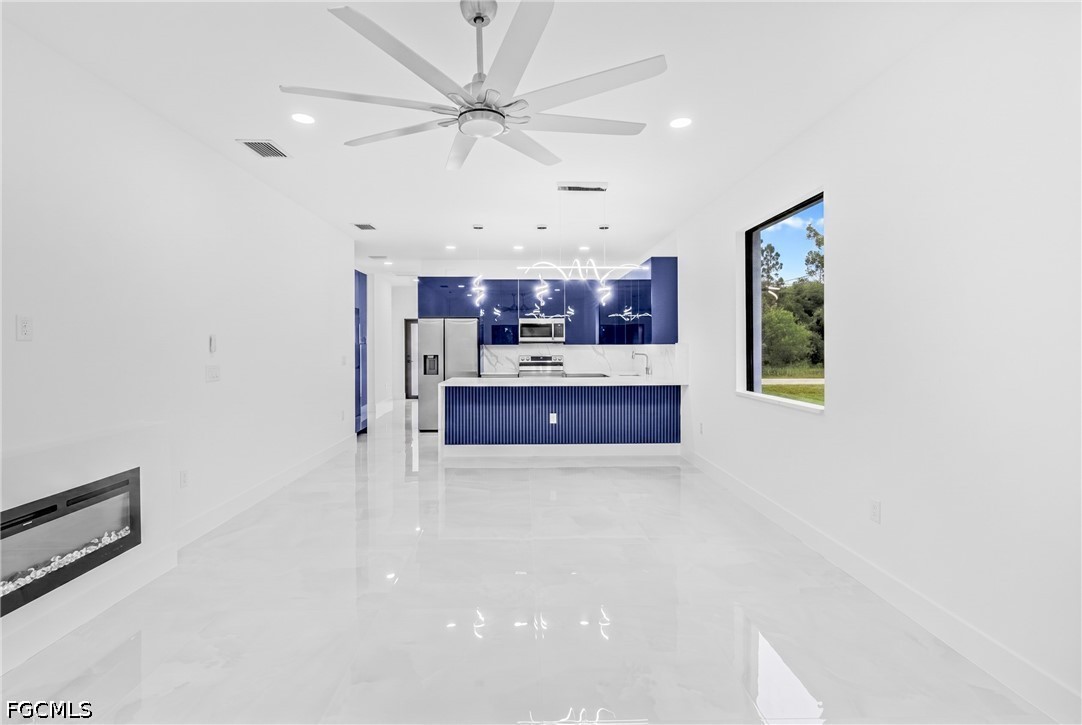 3 Bed SingleFamilyResidence for Sale in Lehigh Acres, photo 27