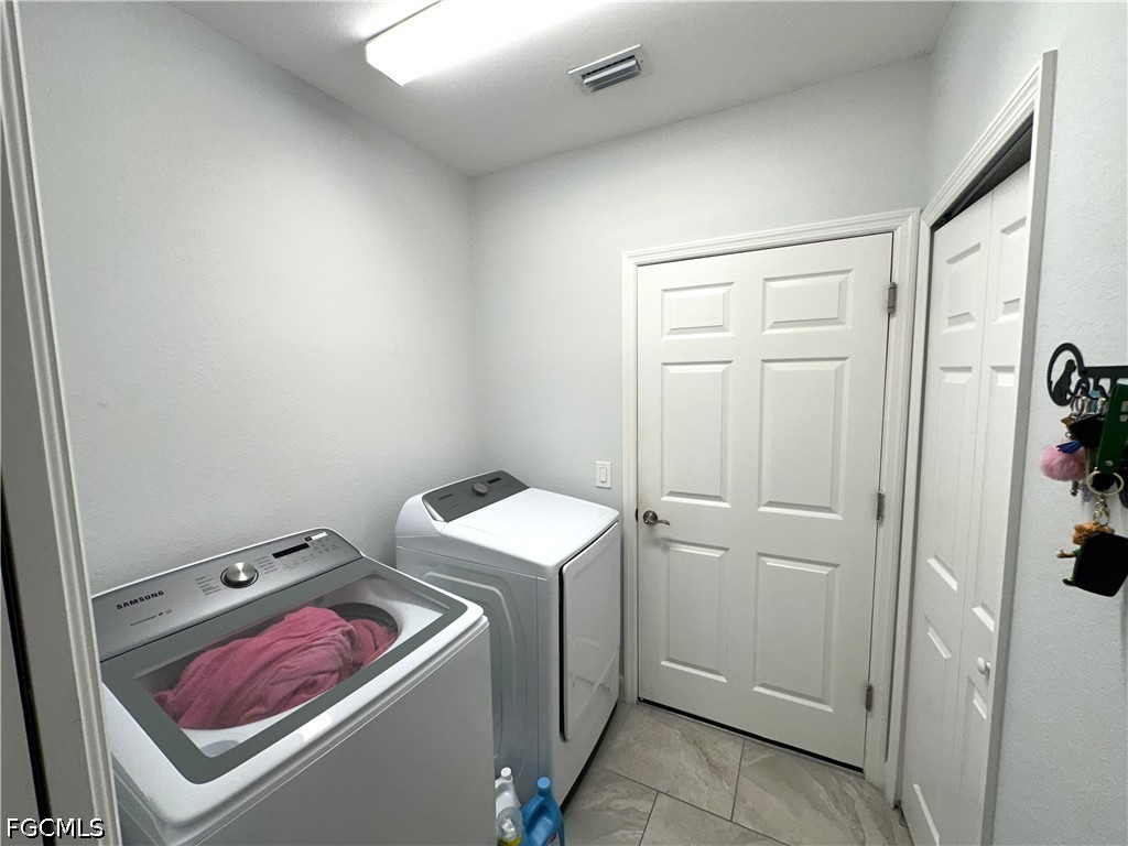 3 Bed SingleFamilyResidence for Sale in Lehigh Acres, photo 27