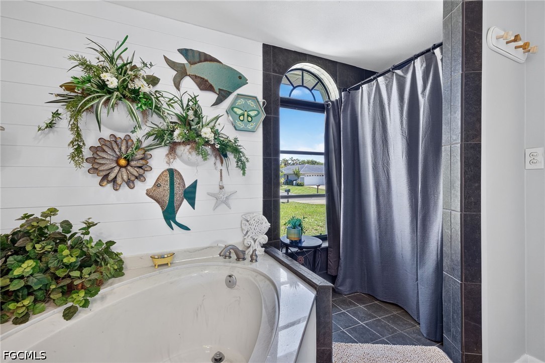 3 Bed Pool Home for Sale in Cape Coral, photo 27